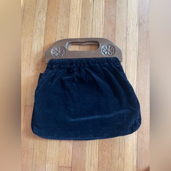 70s Vintage Tapestry Carpet Bag with Wooden Handles - Picture 2 of 7